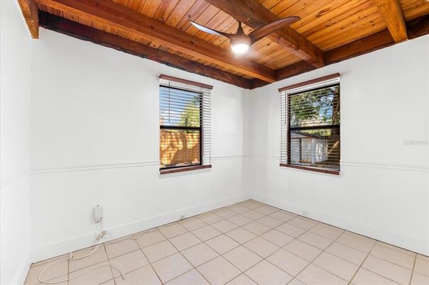 Empty room, Interior, Wooden Beams, Wooden Ceilings