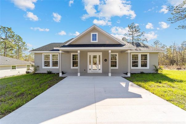 Exterior, Facade, Ranch