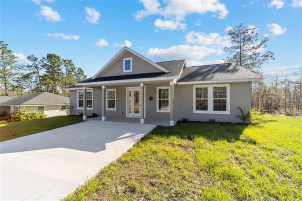 Exterior, Facade, Ranch