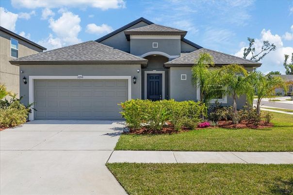 Attached, Exterior, Facade, American Craftsman