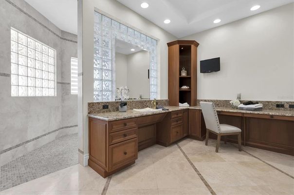 Bathroom, Dual Sink Vanities, Interior, Recessed Lighting