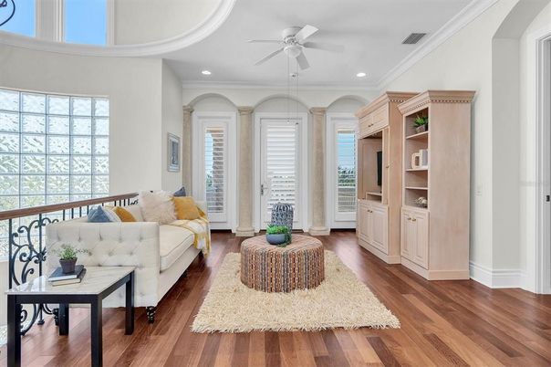 Interior, Living room, Recessed Lighting, Wood Texture Flooring