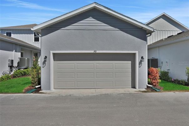 Attached, Exterior, Facade, American Craftsman