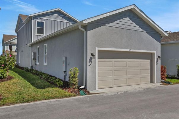 Attached, Exterior, Facade, American Craftsman