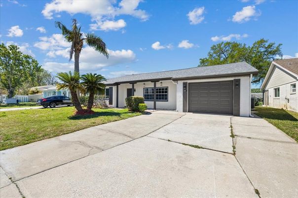 Attached, Exterior, Facade, Ranch