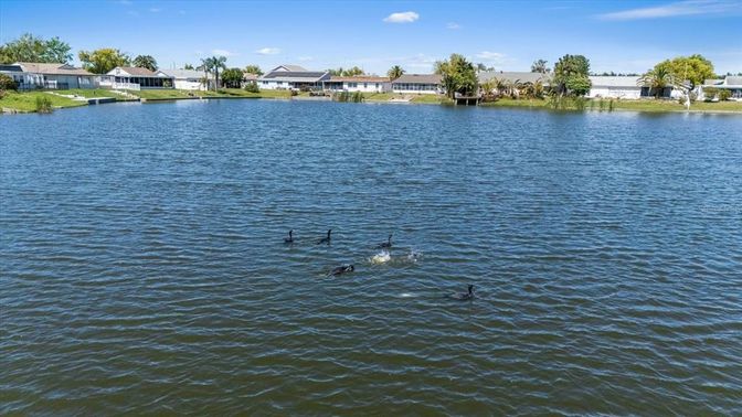 Exterior, Lake