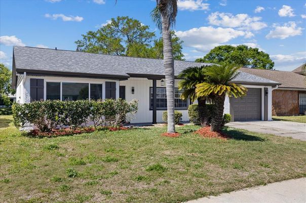 Attached, Exterior, Facade, Ranch