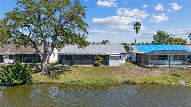Exterior, Lake