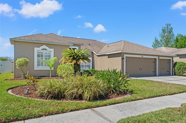 Attached, Exterior, Facade, Ranch