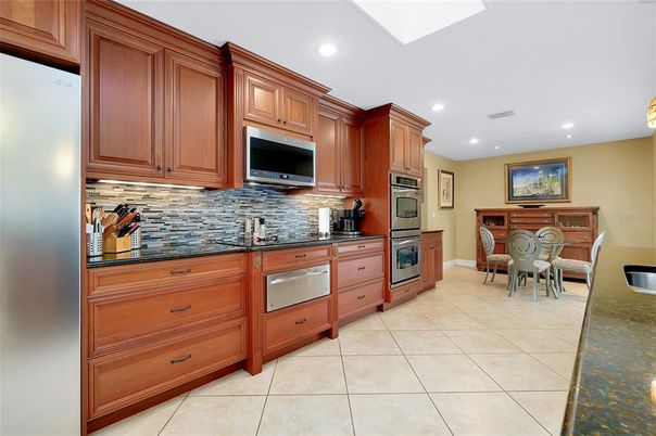 Dining room, Interior, Kitchen, Recessed Lighting, Stainless Steel Appliances