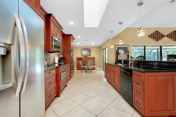 Dining room, Interior, Kitchen, Pendant Lights, Recessed Lighting, Stainless Steel Appliances