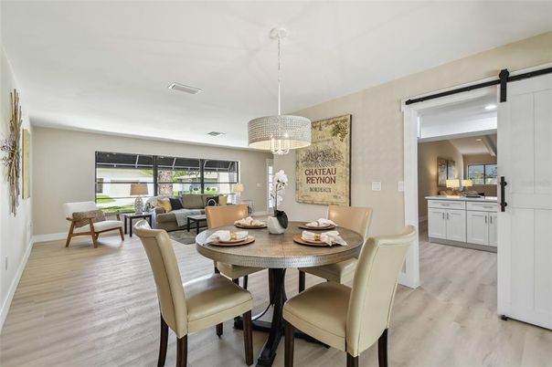 Chandelier, Dining room, Interior, Living room, Pendant Lights, Wood Texture Flooring