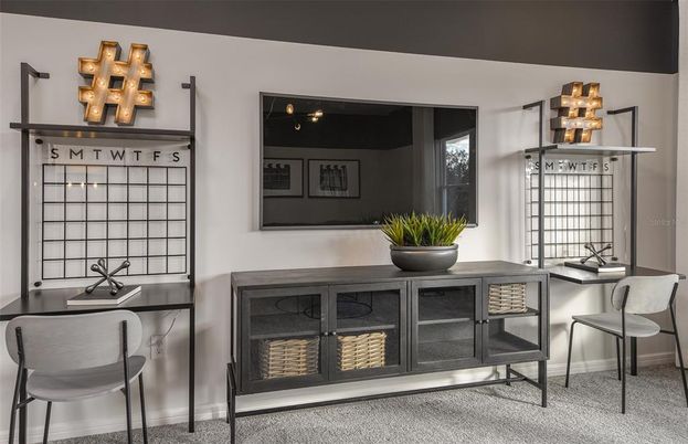 Home Office, Interior