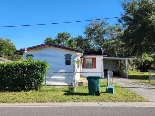 Exterior, Facade, Ranch