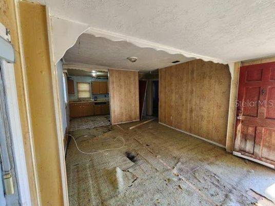 Empty room, Interior