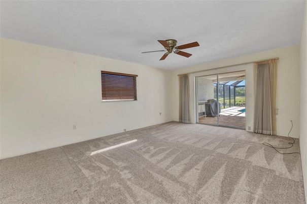 Empty room, Interior
