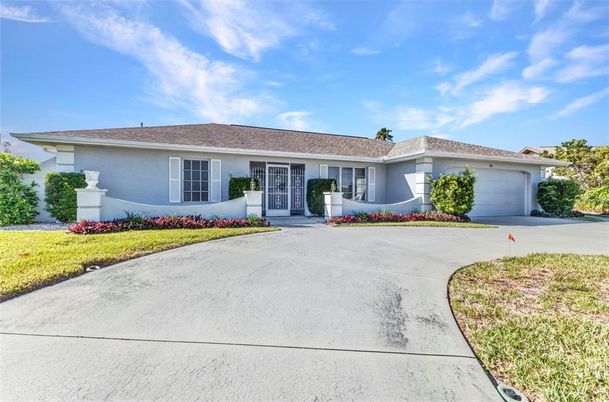 Attached, Exterior, Facade, Ranch