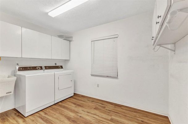 Interior, Washer, Wood Texture Flooring