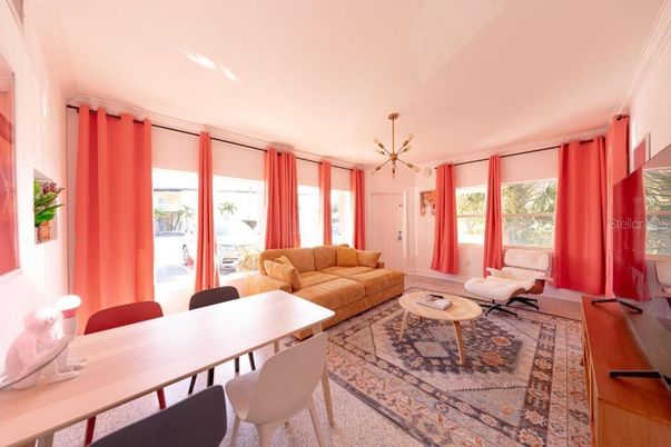 Dining room, Interior, Living room, Pendant Lights