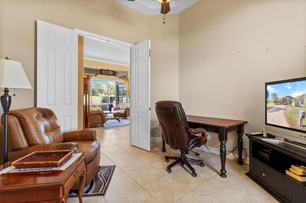 Home Office, Interior