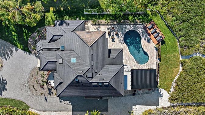 Exterior, Drone