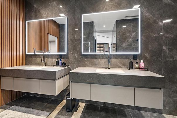 Bathroom, Dual Sink Vanities, Interior, Recessed Lighting