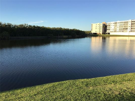 Exterior, Lake