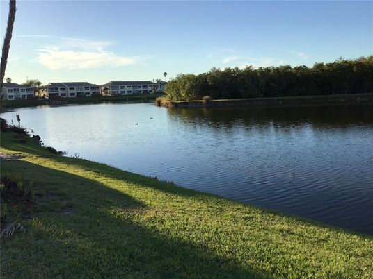 Exterior, Lake