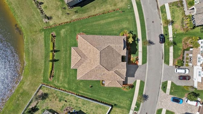 Exterior, Drone