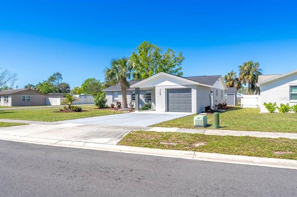 Attached, Exterior, Facade, Ranch