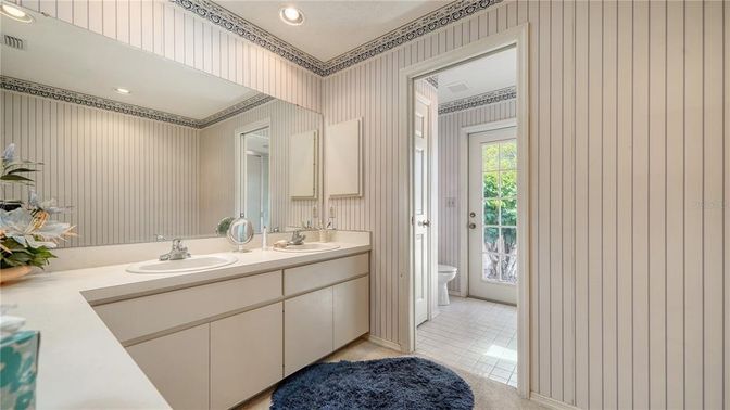 Bathroom, Dual Sink Vanities, Interior, Recessed Lighting