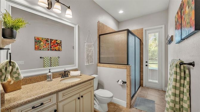 Bathroom, Dual Sink Vanities, Interior, Recessed Lighting