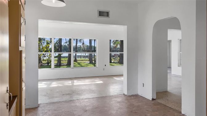 Empty room, Interior, Pendant Lights