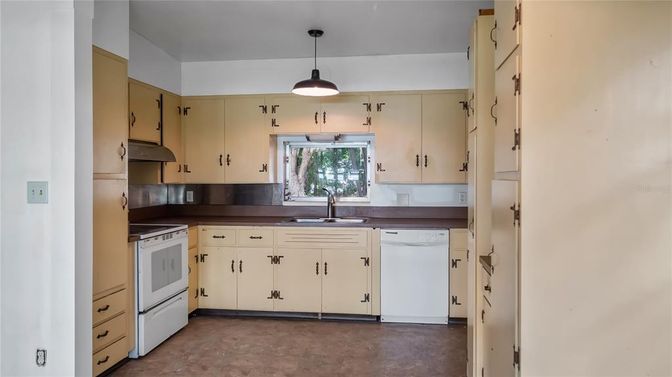 Interior, Kitchen, Pendant Lights