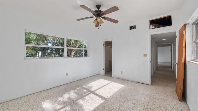 Empty room, Interior, Recessed Lighting