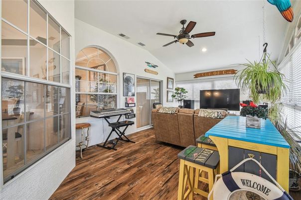 Interior, Living room, Recessed Lighting, Wood Texture Flooring