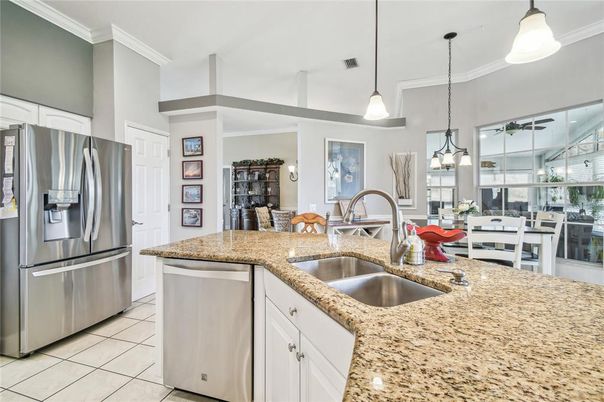 Dining room, Interior, Kitchen, Pendant Lights, Stainless Steel Appliances