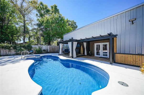 Exterior, Pool