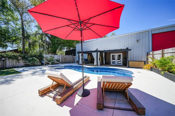 Exterior, Pool