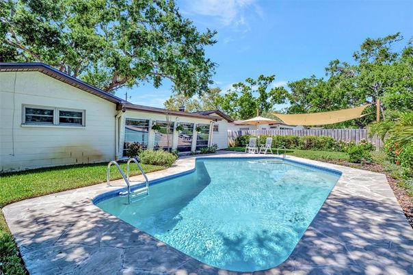 Exterior, Pool