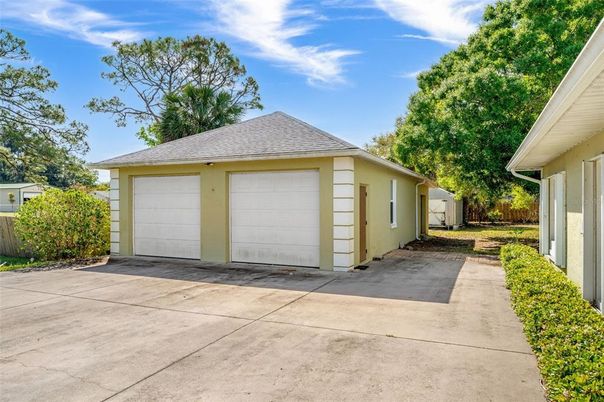 Detached Garage, Exterior