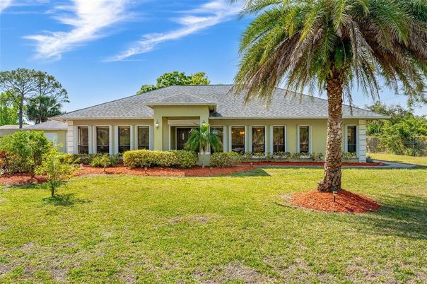 Backyard, Exterior, Facade, Ranch