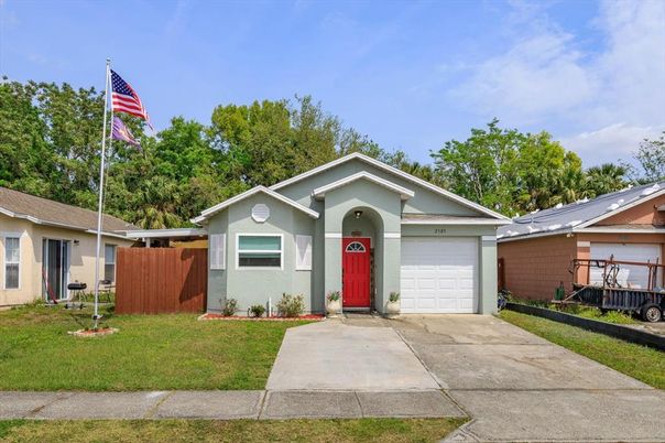 Attached, Exterior, Facade, Ranch