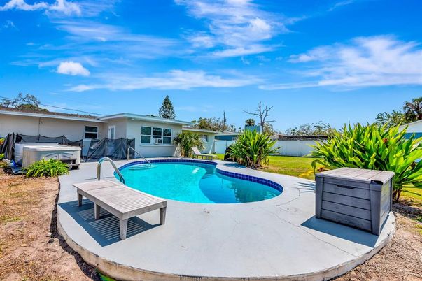 Exterior, Pool
