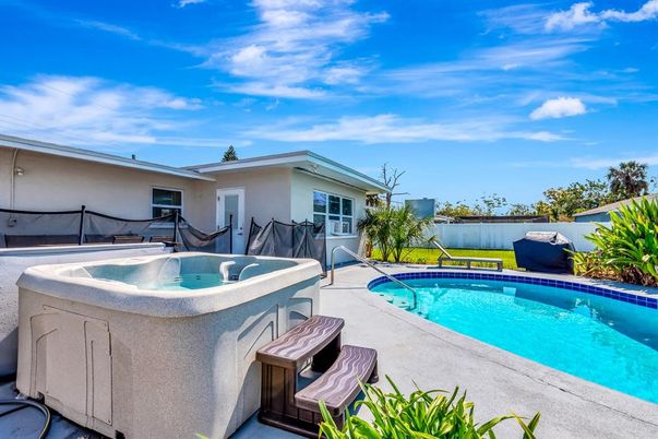 Exterior, Hot Tub, Pool