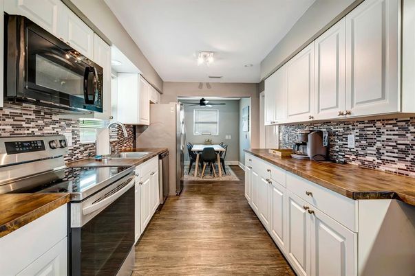 Dining room, Interior, Kitchen, Stainless Steel Appliances, Wood Texture Flooring