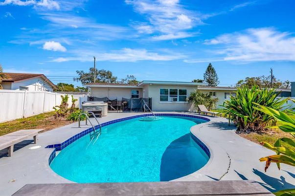 Exterior, Pool