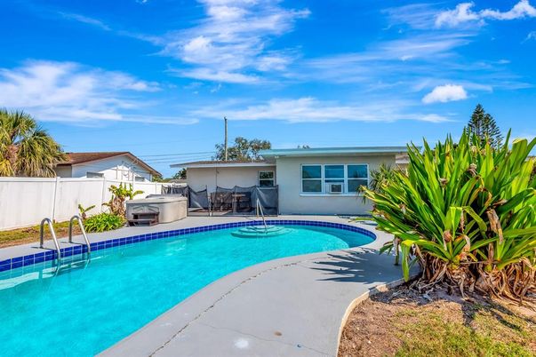 Exterior, Pool