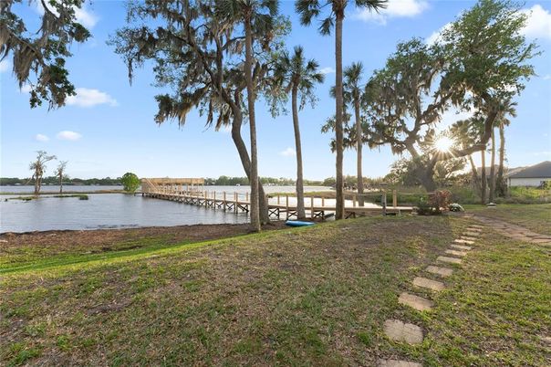 Exterior, Lake