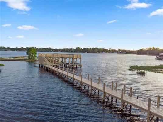 Exterior, Lake